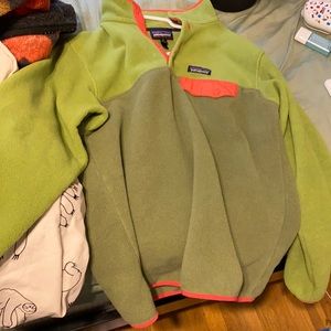 like new patagonia synchilla pullover